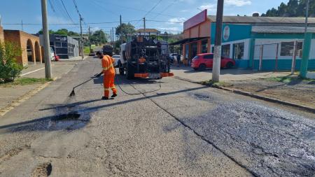 Prefeitura de General Câmara realiza reparo asfálticos em ruas centrais Prefeitura de General Câmara realiza reparo asfálticos em ruas centrais